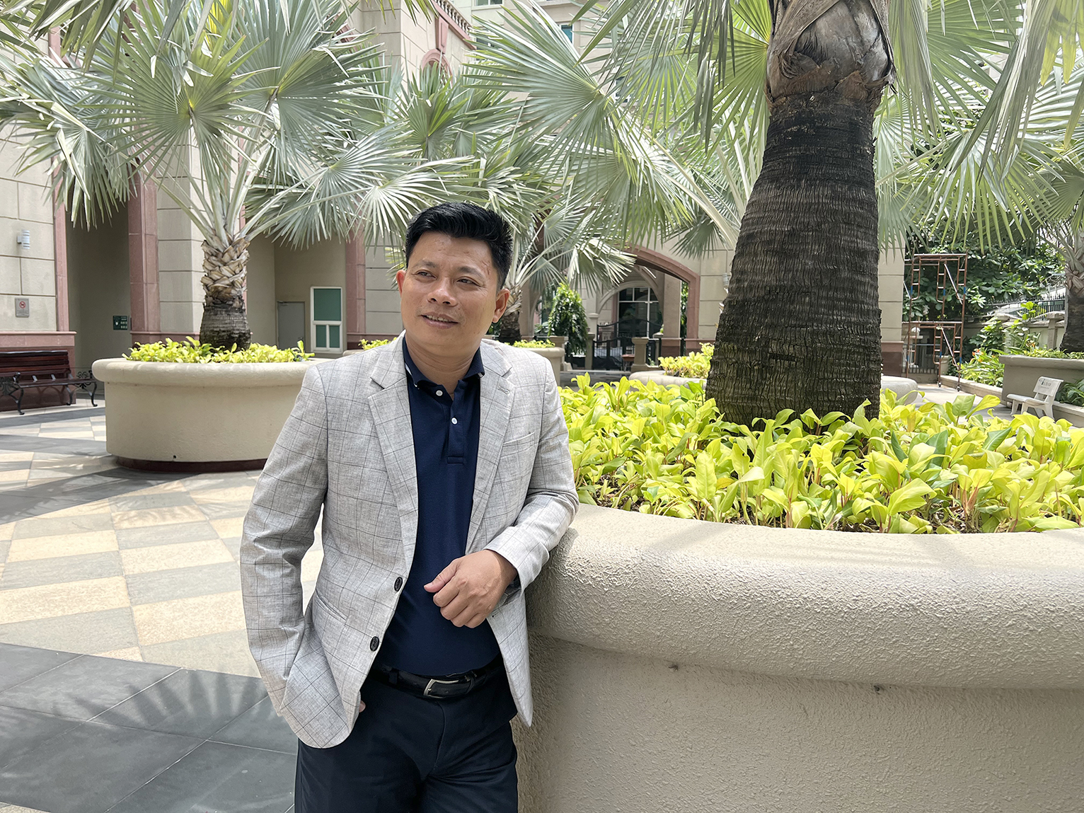 Với xuất ph&amp;aacute;t điểm kh&amp;ocirc;ng c&amp;oacute; người đỡ đầu, &amp;ocirc;ng Sơn phải đi từ điểm thấp nhất l&amp;agrave; tiết kiệm, sau đ&amp;oacute; mới c&amp;oacute; nguồn lực để đầu tư hay mua b&amp;aacute;n.