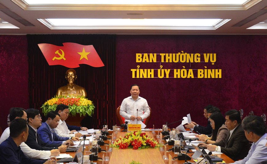 B&amp;iacute; thư Tỉnh ủy H&amp;ograve;a B&amp;igrave;nh Nguyễn Phi Long, kết luận cuộc họp.