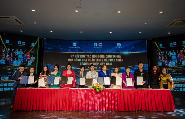 Lễ k&amp;yacute; kết hợp t&amp;aacute;c hội đồng chuy&amp;ecirc;n gia của Hội đồng nh&amp;agrave; huấn luyện v&amp;agrave; ph&amp;aacute;t triển doanh nghiệp Việt Nam