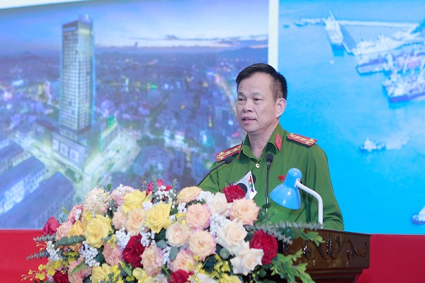 &amp;Ocirc;ng L&amp;ecirc; Như Lập - Ph&amp;oacute; Gi&amp;aacute;m đốc C&amp;ocirc;ng an tỉnh Thanh H&amp;oacute;a giải đ&amp;aacute;p những vướng mắc của DN li&amp;ecirc;n quan đến PCCC