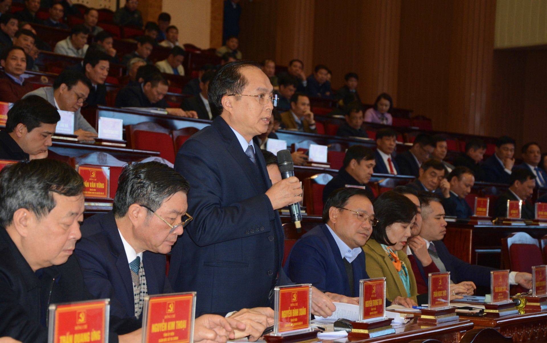 C&amp;aacute;c đại biểu tham gia &amp;yacute; kiến tại buổi đối thoại