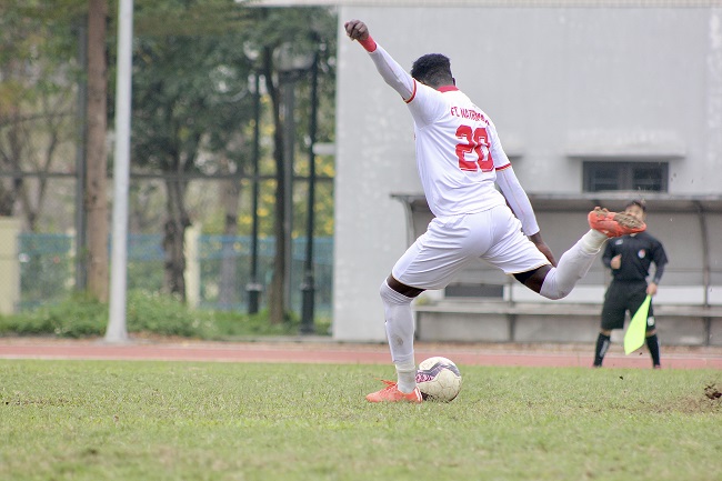 Cầu thủ Japhet Boapho ghi 2 b&amp;agrave;n tại trận đấu giữa FC Natrumax với