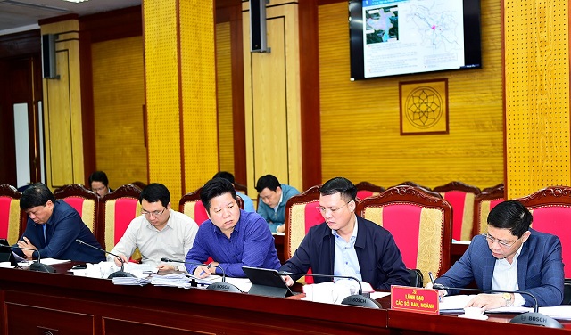 L&amp;atilde;nh đạo c&amp;aacute;c sở, ng&amp;agrave;nh tham dự họp.