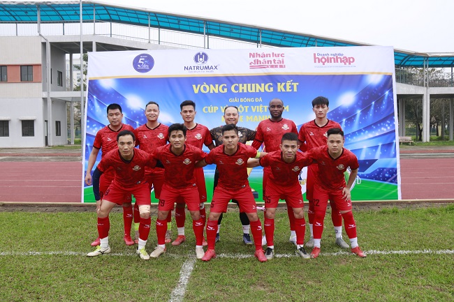 Đội h&amp;igrave;nh ra qu&amp;acirc;n ch&amp;iacute;nh thức của FC Nam Đ&amp;ocirc;