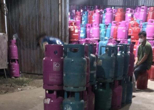 Ảnh minh họaH&amp;agrave;ng ng&amp;agrave;n vỏ chai LPG kh&amp;ocirc;ng h&amp;oacute;a đơn chứng từ được Cục Quản l&amp;yacute; Thị trường B&amp;igrave;nh Định ph&amp;aacute;t hiện trong ng&amp;agrave;y 11-3 tại thị x&amp;atilde; An Nhơn