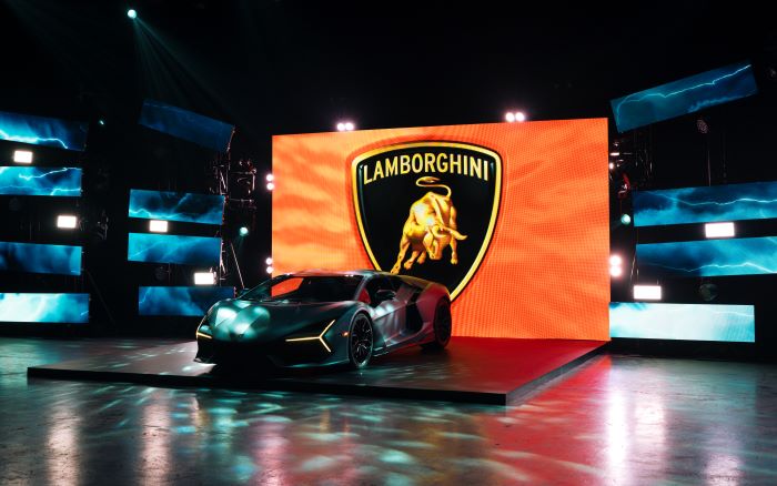 Lamborghini Revuelto d&amp;ugrave; mạnh mẽ nhưng lại c&amp;oacute; khả năng giảm thiểu ph&amp;aacute;t thải kh&amp;iacute; CO2 &amp;iacute;t hơn 30% nếu so với người anh em Lamborghini Aventador Ultimate.