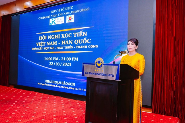 B&amp;agrave; L&amp;ecirc; Thị Hồng Quyền - Chủ tịch CLB chi nh&amp;aacute;nh TP. HCM ph&amp;aacute;t biểu &amp;yacute; kiến
