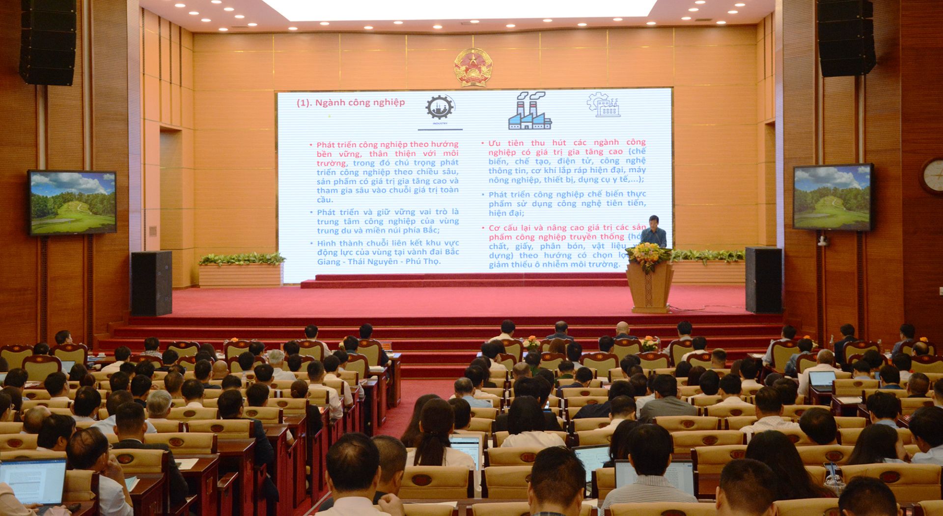 Quanh cảnh hội nghị