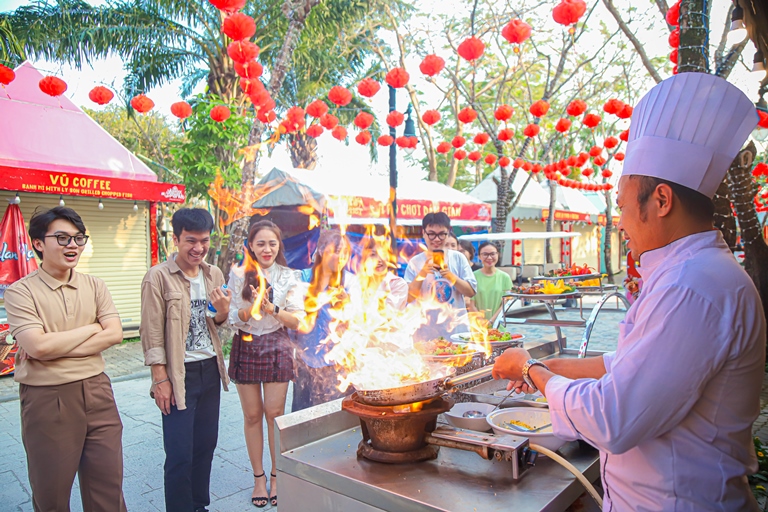 Thưởng thức ẩm thực &amp;ldquo;kh&amp;ocirc;ng bi&amp;ecirc;n giới&amp;rdquo; tại C&amp;ocirc;ng vi&amp;ecirc;n Ch&amp;acirc;u &amp;Aacute;