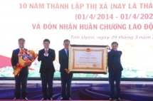 TP Tân Uyên đón Huân chương Lao động hạng Nhất nhân kỷ niệm 10 năm thành lập