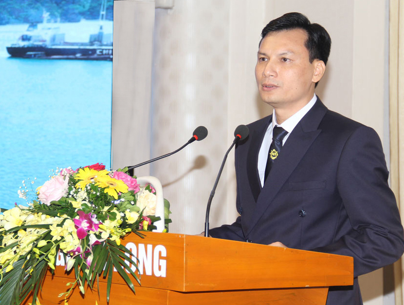 B&amp;iacute; thư Đảng ủy, Gi&amp;aacute;m đốc C.ty Trần Đạo ph&amp;aacute;t biểu tại buổi gặp mặt