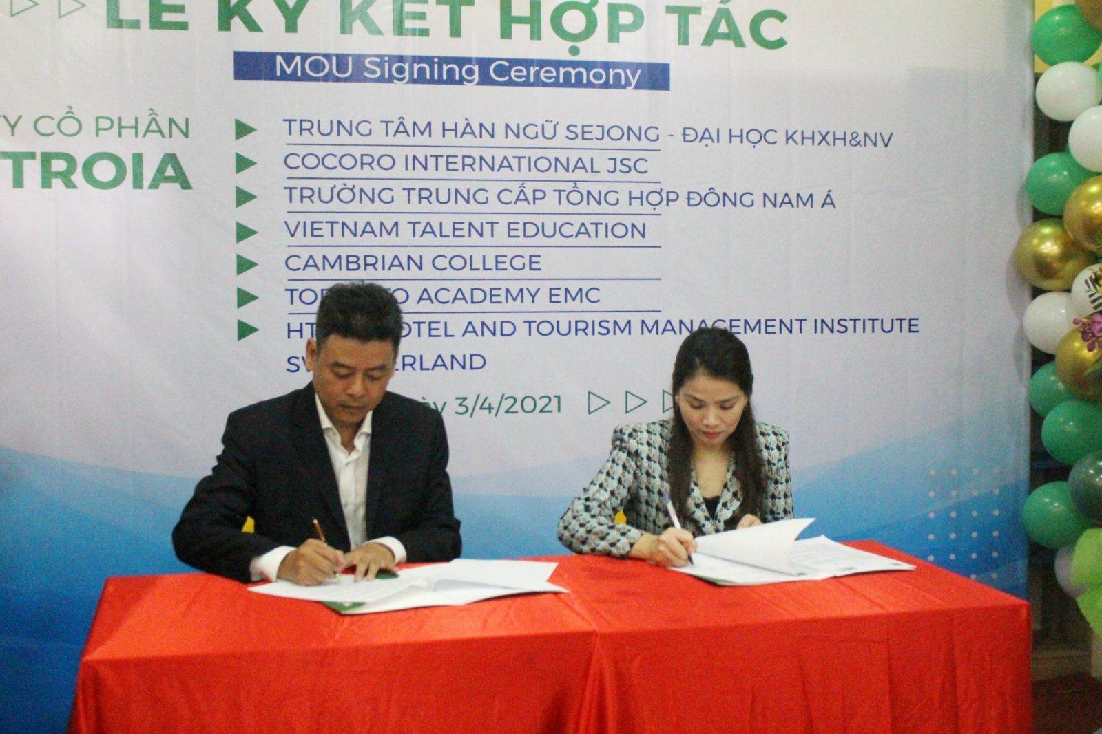 Quang cảnh buổi lễ k&amp;yacute; kết giữa Trung t&amp;acirc;m Troia v&amp;agrave; c&amp;aacute;c đối t&amp;aacute;c