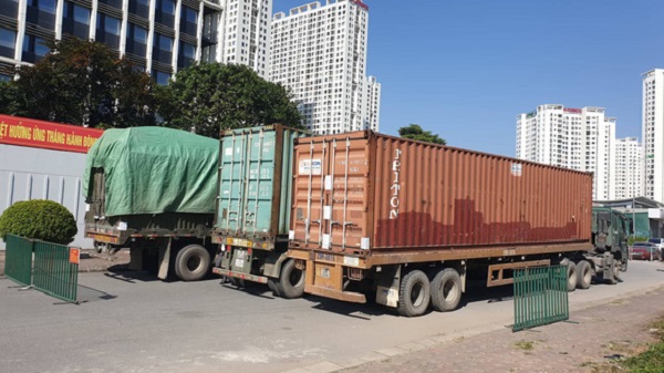 Những container h&amp;agrave;ng lậu bị lực lượng chức năng bắt giữ