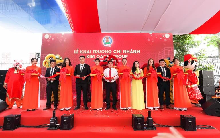 Ban L&amp;atilde;nh đạo Kim Oanh Group cắt băng khai trương chi nh&amp;aacute;nh thứ 10