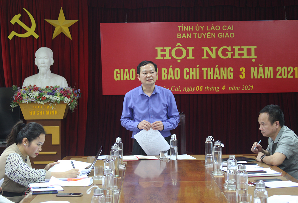 L&amp;atilde;nh đạo Ban Tuy&amp;ecirc;n gi&amp;aacute;o tỉnh ủy L&amp;agrave;o Cai ph&amp;aacute;t biểu tại Hội nghị