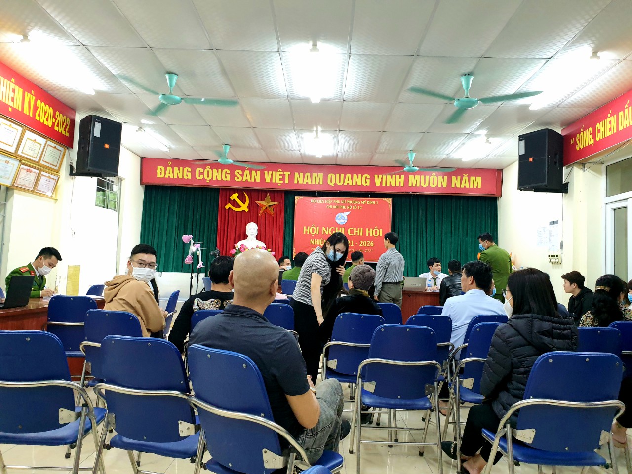 C&amp;ocirc;ng an quận Nam Từ Li&amp;ecirc;m (H&amp;agrave; Nội) thực hiện thay đổi Thẻ CCCD gắn ch&amp;iacute;p cho c&amp;ocirc;ng d&amp;acirc;n tại phường Mỹ Đ&amp;igrave;nh 1