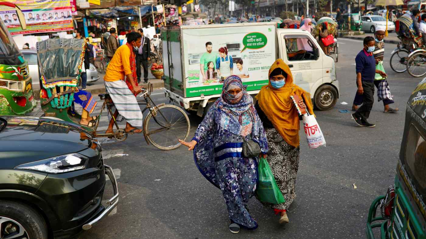 Bangladesh, từng l&amp;agrave; một trong những quốc gia ngh&amp;egrave;o nhất thế giới, đang ng&amp;agrave;y c&amp;agrave;ng thu h&amp;uacute;t sự quan t&amp;acirc;m của c&amp;aacute;c nh&amp;agrave; đầu tư nước ngo&amp;agrave;i. &amp;copy; Reuters