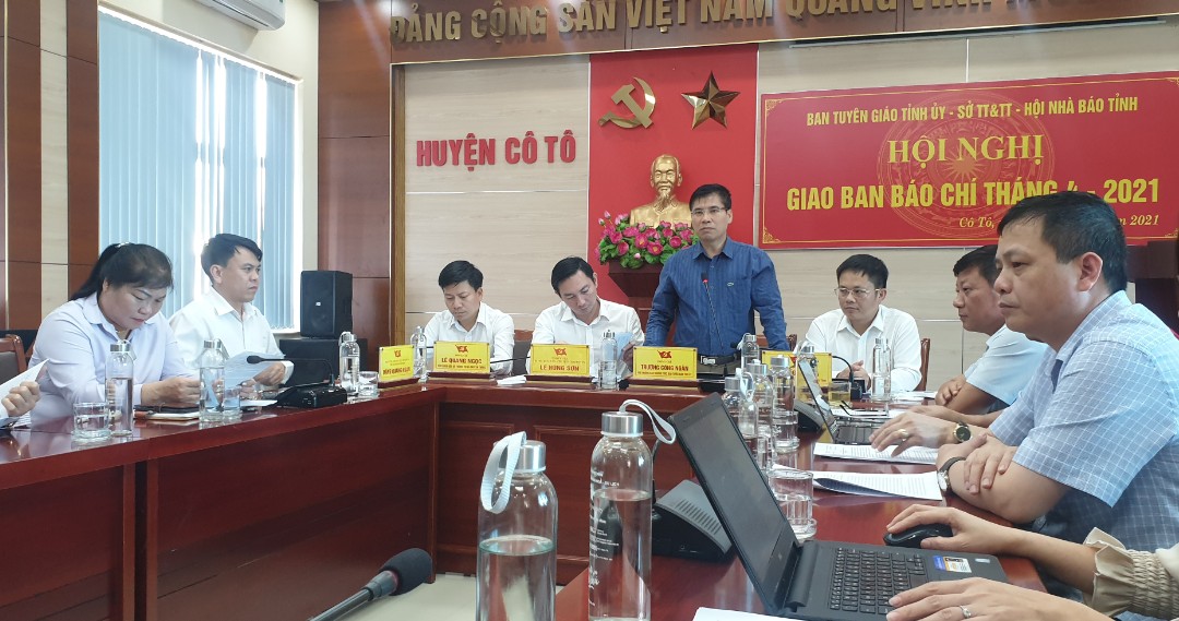 To&amp;agrave;n cảnh hội nghị giao ban b&amp;aacute;o ch&amp;iacute; tại UBND huyện C&amp;ocirc; T&amp;ocirc;, nh&amp;acirc;n dịp kỷ niệm 60 năm ng&amp;agrave;y B&amp;aacute;c Hồ về thăm C&amp;ocirc; T&amp;ocirc; (09/05/1961 &amp;ndash; 09/05/2021).