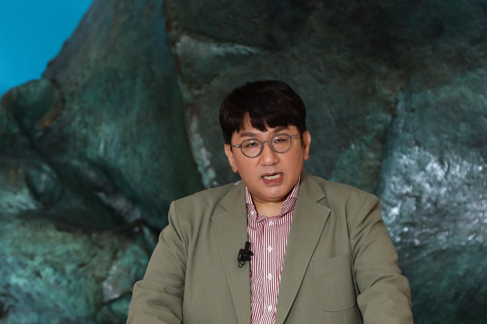 Bang Shi-hyuk's Big Hit Entertainment quản l&amp;yacute; BTS đ&amp;igrave;nh đ&amp;aacute;m K-pop. (Ảnh của SeongJoon Cho / POOL / AFP) (Ảnh của SEONGJOON CHO / POOL / AFP qua Getty Images)