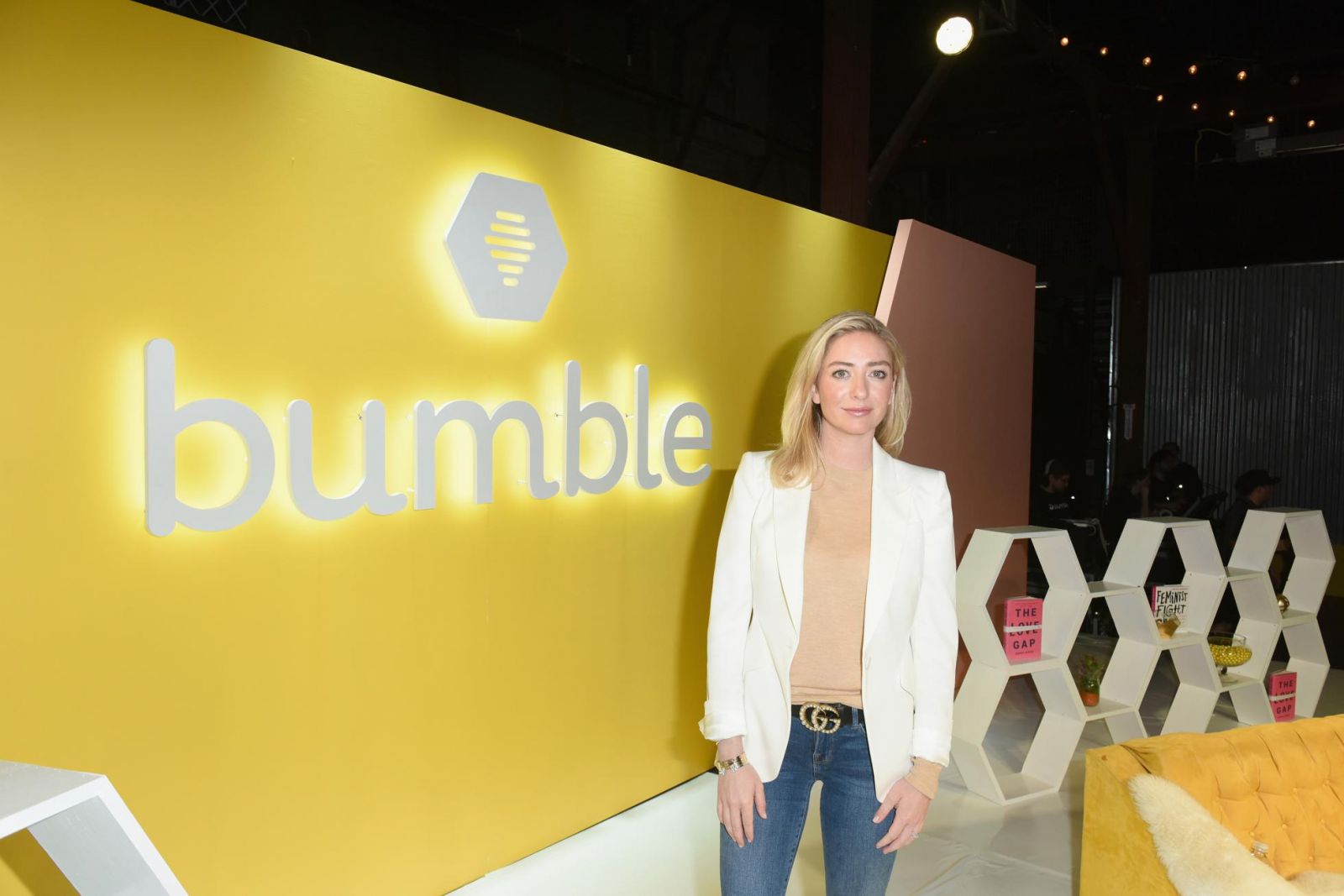 V&amp;agrave;o th&amp;aacute;ng 2, người đồng s&amp;aacute;ng lập Bumble, Whitney Wolfe Herd, 31 tuổi, đ&amp;atilde; c&amp;ocirc;ng khai c&amp;ocirc;ng ty mai mối của m&amp;igrave;nh. (Ảnh của Vivien Killilea / Getty Images cho Bumble)