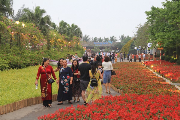 Lễ hội hoa - FLC Sầm Sơn năm 2021 với chủ đề &amp;ldquo;Vũ kh&amp;uacute;c biển v&amp;agrave; hoa&amp;rdquo; l&amp;agrave; hoạt động khởi đầu cho m&amp;ugrave;a du lịch h&amp;egrave; Sầm Sơn năm 2021