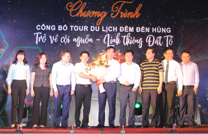 L&amp;atilde;nh đạo Sở VHTT&amp;amp;DL tỉnh Ph&amp;uacute; Thọ C&amp;ocirc;ng bố mở tour du lịch đ&amp;ecirc;m Đền H&amp;ugrave;ng.