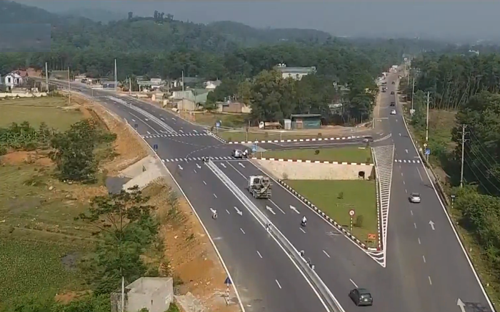 Với việc c&amp;oacute; th&amp;ecirc;m tuyến đường mới thuận lợi giao th&amp;ocirc;ng, BĐS H&amp;ograve;a B&amp;igrave;nh đang hấp dẫn đầu tư
