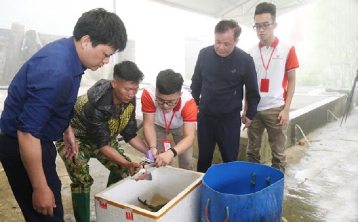 Chỉ cần điện thoại th&amp;ocirc;ng minh qu&amp;eacute;t tem truy xuất, người ti&amp;ecirc;u d&amp;ugrave;ng sẽ biết được nguồn gốc, xuất xứ sản phẩm.