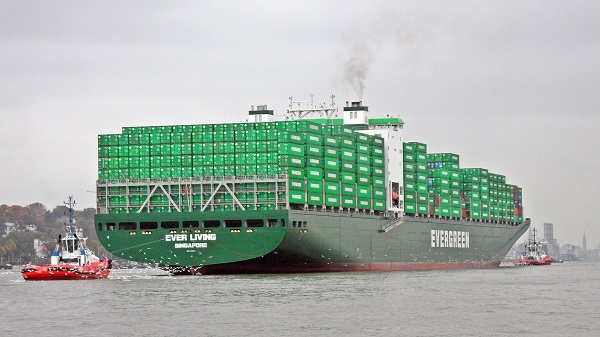 Evergreen Marine l&amp;agrave; h&amp;atilde;ng vận tải h&amp;agrave;ng h&amp;oacute;a lớn thứ 5 nhưng c&amp;oacute; đội t&amp;agrave;u lớn thứ 4 thế giới, với hơn 180 t&amp;agrave;u c&amp;oacute; sức chứa khoảng 650.000 TEU