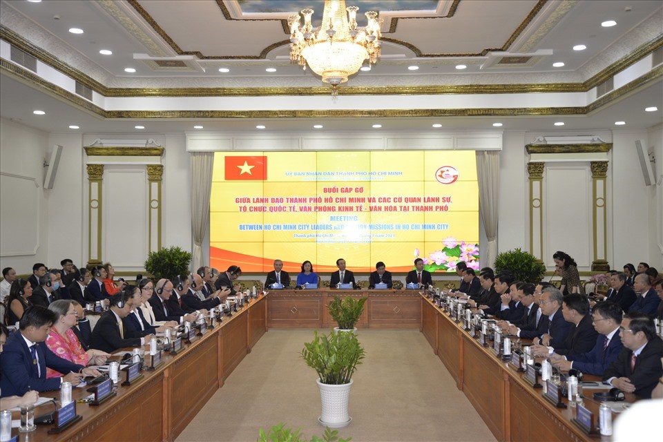 To&amp;agrave;n cảnh buổi &amp;ldquo;L&amp;atilde;nh đạo th&amp;agrave;nh phố gặp gỡ c&amp;aacute;c cơ quan đại diện nước ngo&amp;agrave;i tại TPHCM&amp;rdquo;