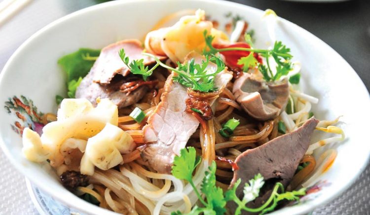 Hủ tiếu Sa Đ&amp;eacute;c nức tiếng bởi sự h&amp;ograve;a quyện độc đ&amp;aacute;o c&amp;ugrave;ng nước d&amp;ugrave;ng ngon ngọt