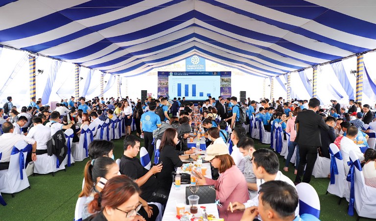 H&amp;agrave;ng trăm kh&amp;aacute;ch h&amp;agrave;ng t&amp;igrave;m hiểu cơ hội đầu tư Century City tại sự kiện cuối tuần qua