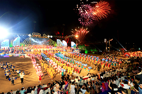 Chương tr&amp;igrave;nh Carnaval Hạ Long điểm nhấn với người d&amp;acirc;n v&amp;agrave; du kh&amp;aacute;ch khi về Quảng Ninh