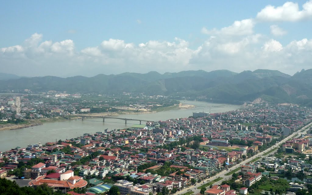 H&amp;ograve;a B&amp;igrave;nh đ&amp;oacute;n 585 lượt kh&amp;aacute;ch h&amp;agrave;ng vay vốn