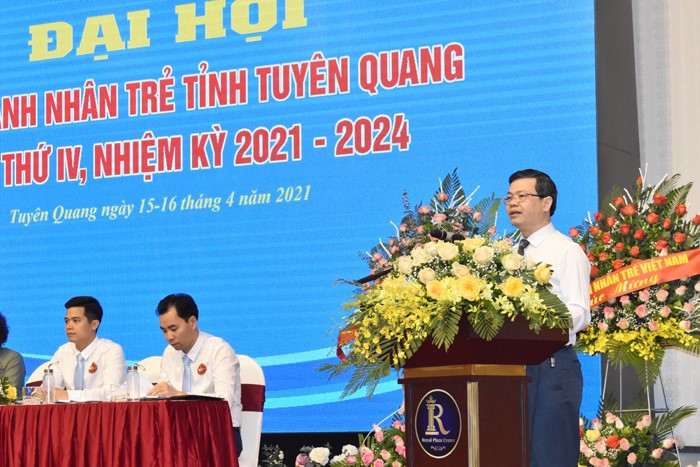 Đồng ch&amp;iacute; Nguyễn Văn Sơn, Ph&amp;oacute; B&amp;iacute; thư Tỉnh ủy, Chủ tịch UBND tỉnh ph&amp;aacute;t biểu v&amp;agrave; ch&amp;uacute;c mừng Đại hội.