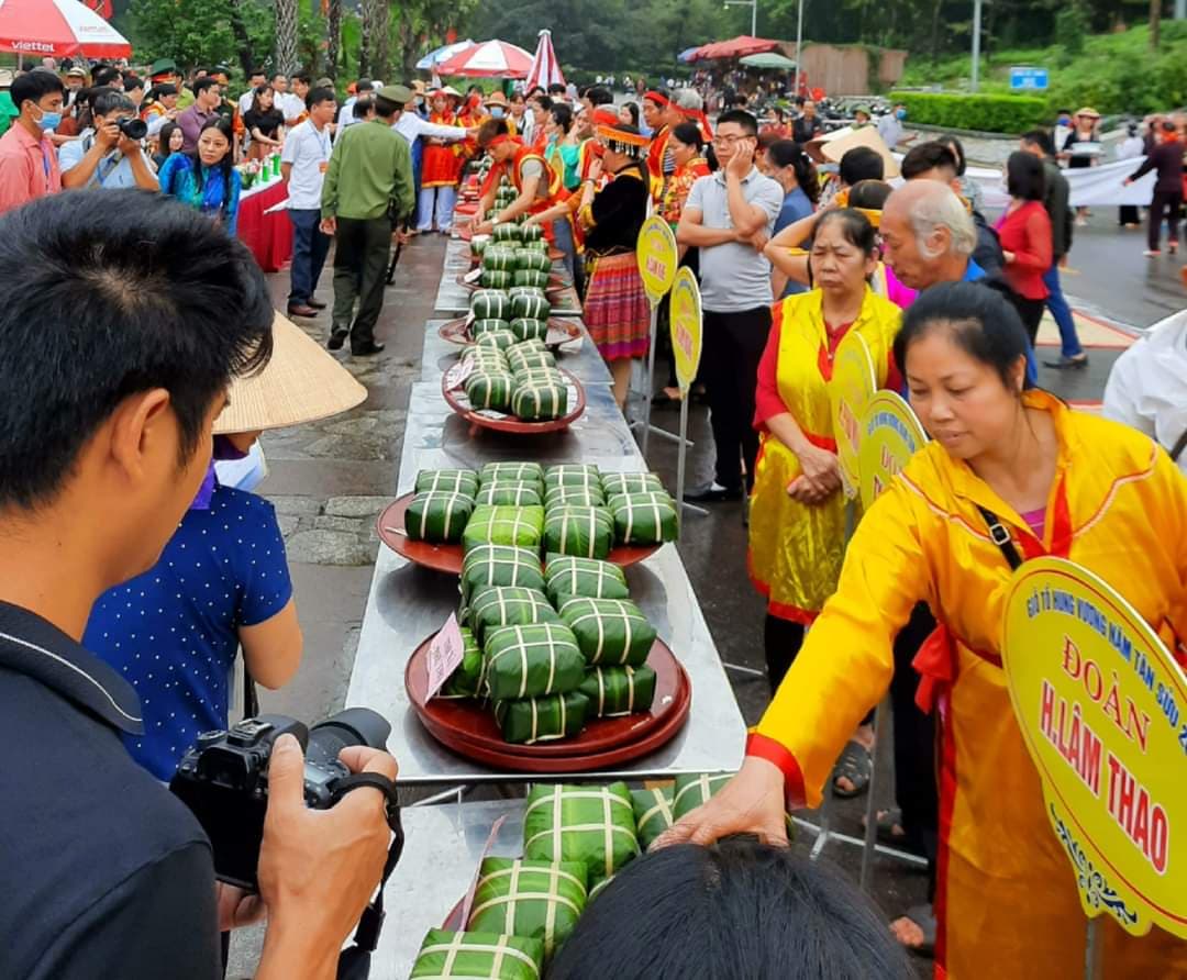 Thi g&amp;oacute;i b&amp;aacute;nh chưng bại Đền H&amp;ugrave;ng
