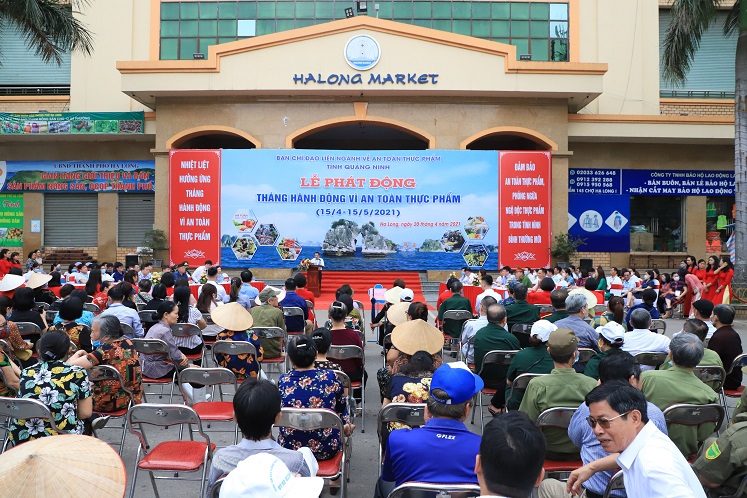 Quang cảnh buổi lễ ph&amp;aacute;t động