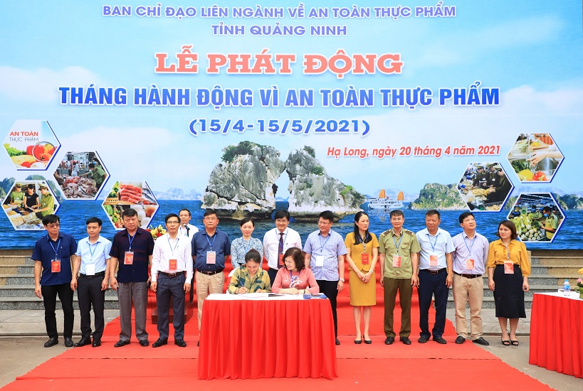 C&amp;ugrave;ng doanh nghiệp k&amp;yacute; cam kết Th&amp;aacute;ng h&amp;agrave;nh động v&amp;igrave; An to&amp;agrave;n thực phẩm