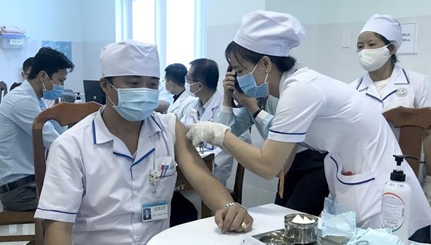 Ti&amp;ecirc;m vaccine ph&amp;ograve;ng Covid-19 đợt 1 đ&amp;atilde; được thực hiện tại tỉnh Vĩnh Long trong ng&amp;agrave;y 20/04/2021