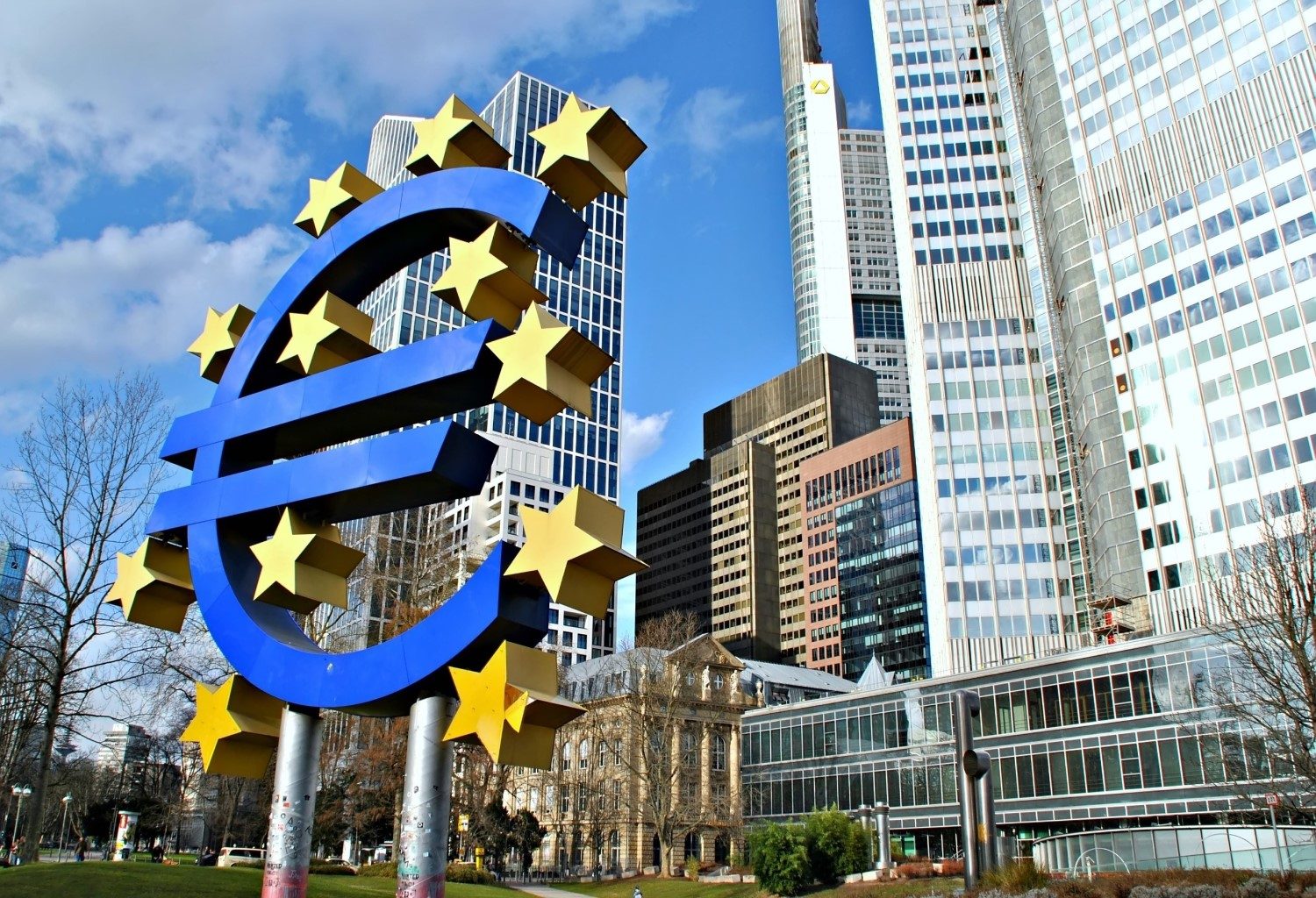 ECB duy tr&amp;igrave; l&amp;atilde;i suất thấp kỷ lục v&amp;agrave; tiếp tục mua tr&amp;aacute;i phiếu theo chương tr&amp;igrave;nh khẩn cấp trong đại dịch