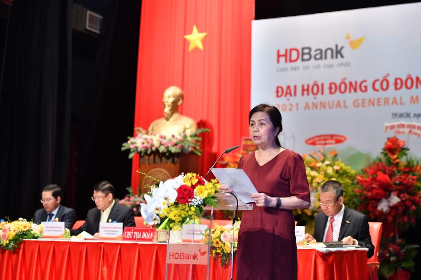 B&amp;agrave; L&amp;ecirc; Thị Băng T&amp;acirc;m - Chủ tịch HĐQT tr&amp;igrave;nh b&amp;agrave;y B&amp;aacute;o c&amp;aacute;o hoạt động năm 2020 v&amp;agrave; Định hướng hoạt động năm 2021 của Hội đồng quản trị