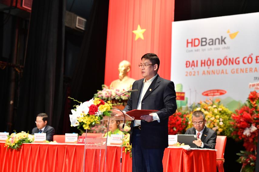 &amp;Ocirc;ng Nguyễn Hữu Đặng &amp;ndash; Ph&amp;oacute; Chủ tịch HĐQT tiếp tục tr&amp;igrave;nh b&amp;agrave;y Ủy quyền của ĐHĐCĐ cho HĐQT v&amp;agrave; Sửa đổi, bổ sung Điều lệ HDBank