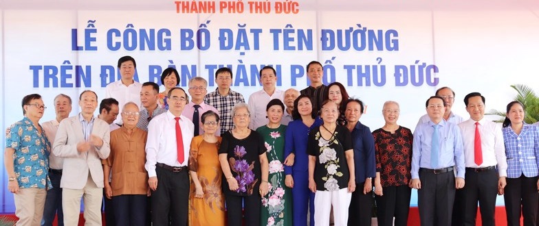C&amp;aacute;c đại biểu chụp ảnh lưu niệm tại buổi lễ