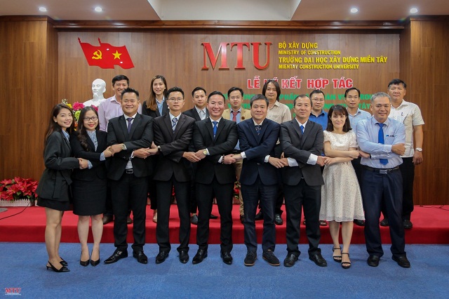 Đại diện VsetGroup v&amp;agrave; MTU bắt tay mong muốn hợp t&amp;aacute;c vững bền