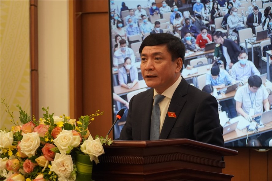 &amp;Ocirc;ng B&amp;ugrave;i Văn Cường c&amp;ocirc;ng bố Nghị quyết tại buổi họp b&amp;aacute;o. Ảnh: P.Đ