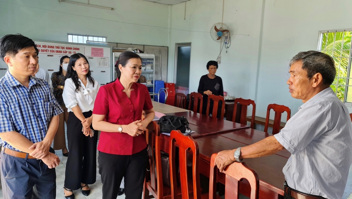 B&amp;agrave; Trương Thị Ngọc &amp;Aacute;nh c&amp;ugrave;ng Đo&amp;agrave;n c&amp;ocirc;ng t&amp;aacute;c của Ủy ban Trung ương MTTQ Việt Nam đến kiểm tra, gi&amp;aacute;m s&amp;aacute;t c&amp;ocirc;ng t&amp;aacute;c bầu cử tại huyện H&amp;ograve;a B&amp;igrave;nh, tỉnh Bạc Li&amp;ecirc;u