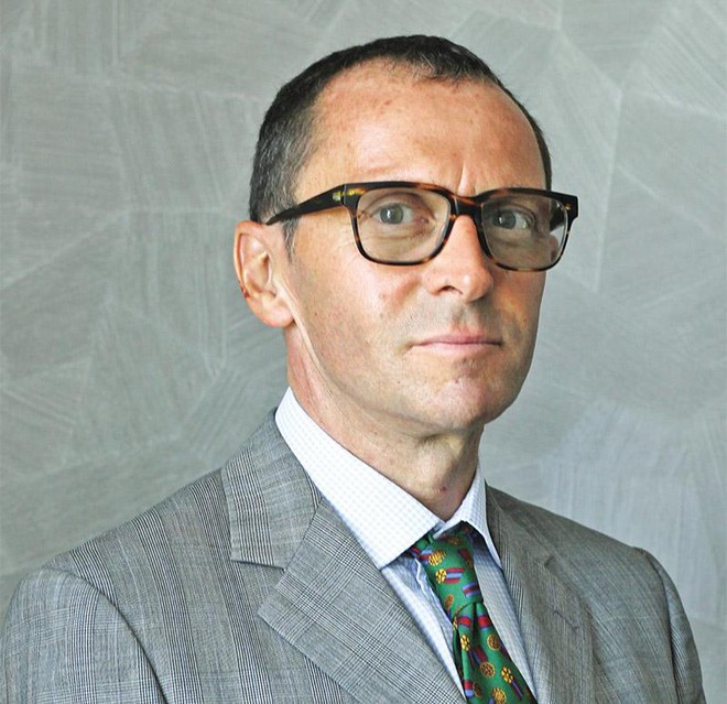 &amp;Ocirc;ng Nick Ainsworth, Ph&amp;oacute; gi&amp;aacute;m đốc tiếp thị của Dragon Capital