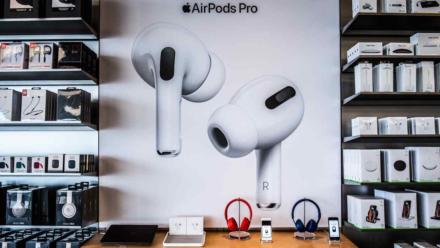 AirPods c&amp;oacute; tốc độ tăng trưởng nhanh ch&amp;oacute;ng khi nhu cầu về iPhone chậm lại trong v&amp;agrave;i năm qua. &amp;copy; AP