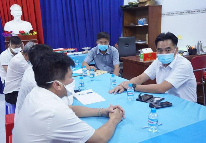 &amp;Ocirc;ng Nguyễn Lộc H&amp;agrave;- Ph&amp;oacute; Chủ tịch UBND tỉnh B&amp;igrave;nh Dương v&amp;agrave; &amp;ocirc;ng Nguyễn Thanh T&amp;acirc;m chủ tịch TP Thuận An chỉ đạo c&amp;aacute;c đơn vị ph&amp;ograve;ng, chống dịch COVID- 19. Nguồn ảnh: Internet