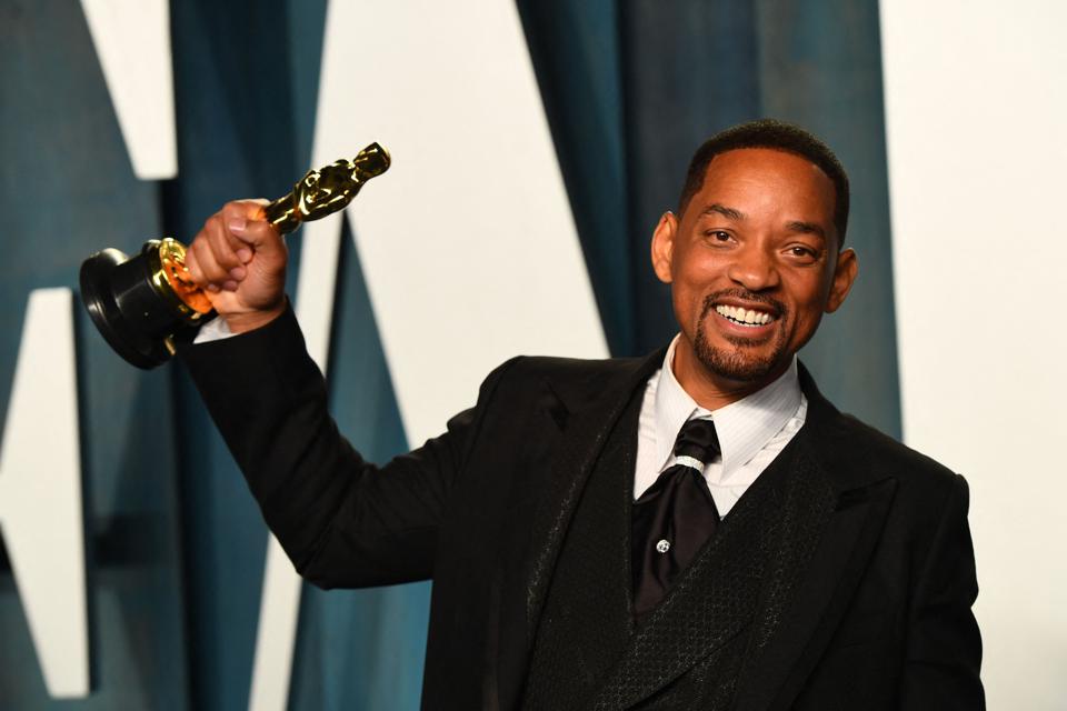 TOPSHOT - Nam diễn vi&amp;ecirc;n người Mỹ Will Smith ẵm giải Nam diễn vi&amp;ecirc;n ch&amp;iacute;nh xuất sắc nhất trong vai ch&amp;iacute;nh cho